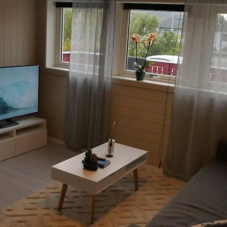 Nyrenovert Leilighet Med Gratis Parkering Leknes Exterior foto